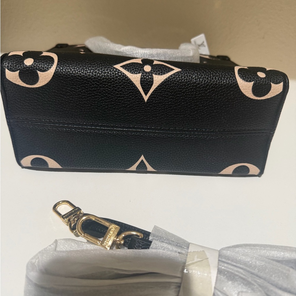 Lv Bag - image 4